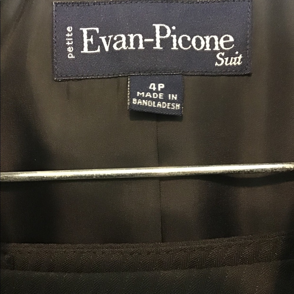 Pantsuit - Picture 4 of 9